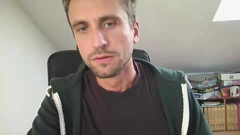 Snapshot of italiano116116 chatting on 10/01/25, 02:12 italiano116116 online show from 10/01/25, 02:12