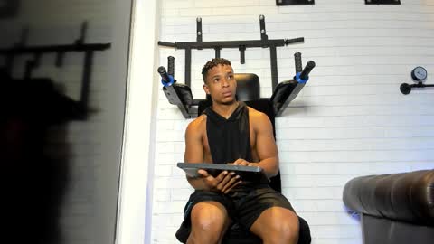 Italo Moore online show from 10/02/25, 11:17