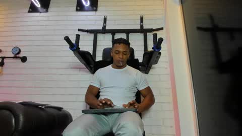 Italo Moore online show from 11/27/25, 11:23