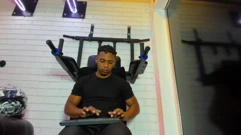 Italo Moore online show from 11/29/25, 11:13