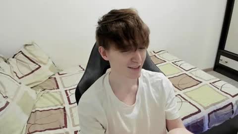 Snapshot of ithan_red chatting on 12/13/24, 06:05 Ethan online show from 12/13/24, 06:05