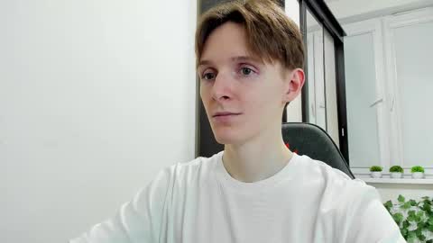 Snapshot of ithan_red chatting on 03/13/26, 05:52 Ethan online show from 03/13/26, 05:52