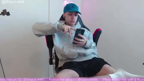 Snapshot of ithan_rose chatting on 10/21/25, 01:01 Ithan online show from 10/21/25, 01:01