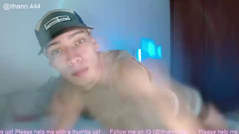 Snapshot of ithan_rose chatting on 11/18/25, 06:18 Ithan online show from 11/18/25, 06:18