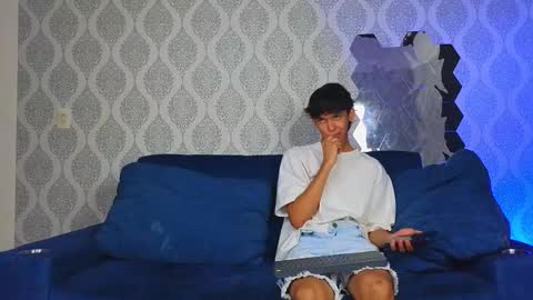 Snapshot of ithan_salvatore chatting on 03/05/25, 01:17 Ithan and Friends online show from 03/05/25, 01:17