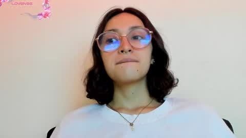 Snapshot of its__angelica_ chatting on 12/18/24, 07:19 Angelica online show from 12/18/24, 07:19