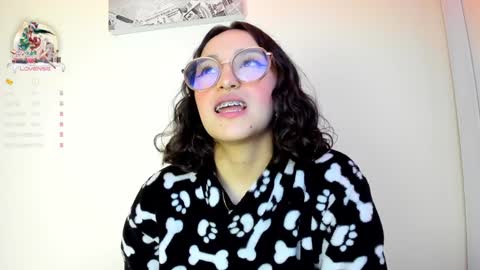 Snapshot of its__angelica_ chatting on 12/28/24, 10:44 Angelica online show from 12/28/24, 10:44