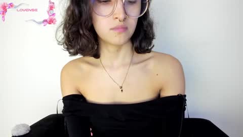 Snapshot of its__angelica_ chatting on 01/15/25, 06:51 Angelica online show from 01/15/25, 06:51