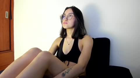 Snapshot of its__angelica_ chatting on 02/11/25, 11:01 Angelica online show from 02/11/25, 11:01