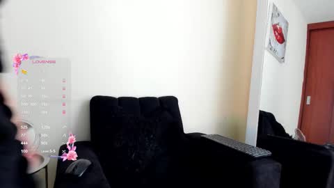 Snapshot of its__angelica_ chatting on 11/10/25, 06:51 Angelica online show from 11/10/25, 06:51