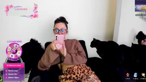 Snapshot of its__angelica_ chatting on 11/28/25, 07:38 Angelica online show from 11/28/25, 07:38