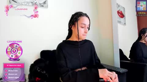 Snapshot of its__angelica_ chatting on 12/19/25, 07:10 Angelica online show from 12/19/25, 07:10