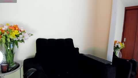 Snapshot of its__angelica_ chatting on 04/17/26, 06:44 Angelica online show from 04/17/26, 06:44