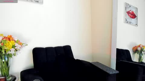 Snapshot of its__angelica_ chatting on 04/19/26, 06:21 Angelica online show from 04/19/26, 06:21