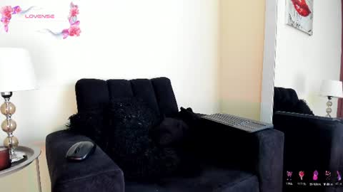 Snapshot of its__angelica_ chatting on 06/12/26, 06:07 Angelica online show from 06/12/26, 06:07