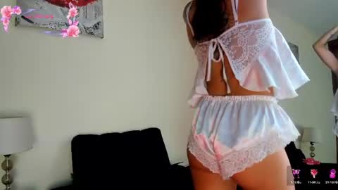 Snapshot of its__angelica_ chatting on 06/19/26, 06:45 Angelica online show from 06/19/26, 06:45