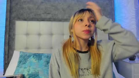 Snapshot of its_bibi chatting on 11/20/25, 02:12 its_bibi online show from 11/20/25, 02:12