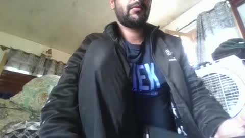 Snapshot of its_me_2323 chatting on 04/02/26, 04:43 its_me_2323 online show from 04/02/26, 04:43