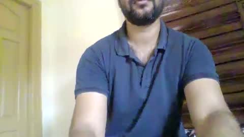 Snapshot of its_me_2323 chatting on 05/15/26, 04:30 its_me_2323 online show from 05/15/26, 04:30