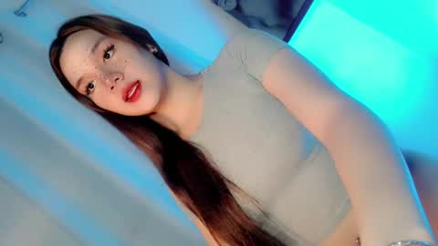 Snapshot of its_me_ezzie chatting on 01/25/25, 05:40 EZZIE online show from 01/25/25, 05:40