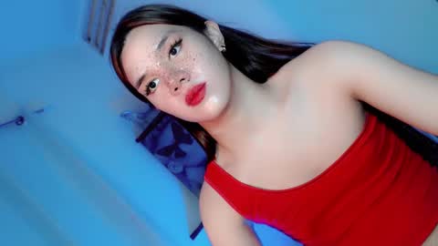 Snapshot of its_me_ezzie chatting on 02/15/25, 10:42 EZZIE online show from 02/15/25, 10:42