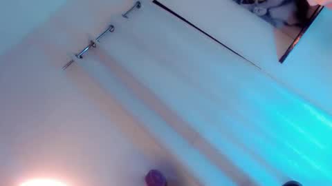 Snapshot of its_me_ezzie chatting on 02/17/25, 09:52 EZZIE online show from 02/17/25, 09:52