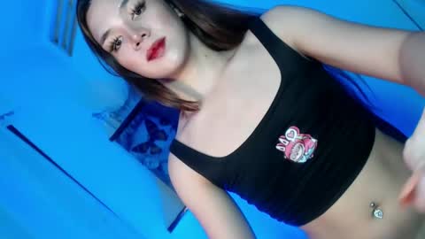 Snapshot of its_me_ezzie chatting on 02/20/25, 08:36 EZZIE online show from 02/20/25, 08:36