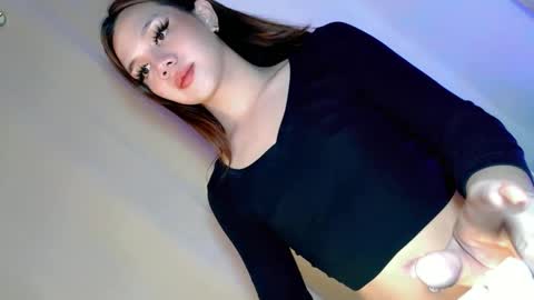 Snapshot of its_me_ezzie chatting on 03/02/25, 10:59 EZZIE online show from 03/02/25, 10:59