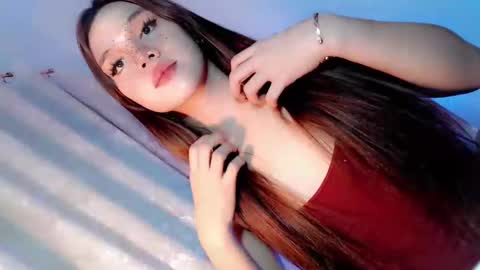 Snapshot of its_me_ezzie chatting on 03/07/25, 06:11 EZZIE online show from 03/07/25, 06:11