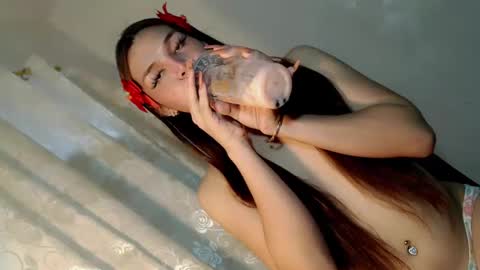 Snapshot of its_me_ezzie chatting on 03/08/25, 04:12 EZZIE online show from 03/08/25, 04:12