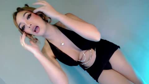 Snapshot of its_me_hedone chatting on 02/15/25, 10:52 Pixie online show from 02/15/25, 10:52