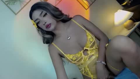 Snapshot of its_me_hedone chatting on 09/19/25, 05:31 Pixie online show from 09/19/25, 05:31