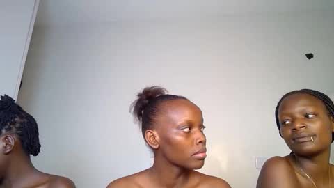 Snapshot of its_metney chatting on 05/08/26, 02:55 Metney online show from 05/08/26, 02:55