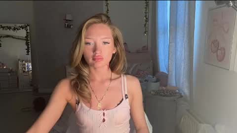 Snapshot of itsbellapeach chatting on 05/01/26, 11:26 Bella Peach online show from 05/01/26, 11:26