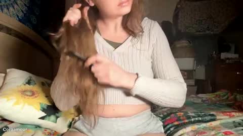 Snapshot of itscoraamour chatting on 04/26/26, 01:47 itscoraamour online show from 04/26/26, 01:47