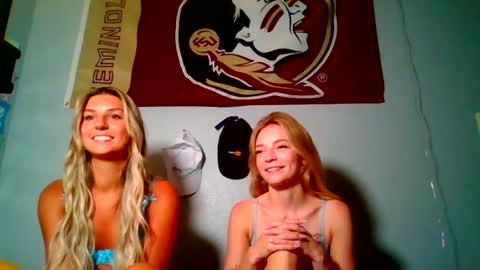 Snapshot of itsdanirose chatting on 06/17/26, 01:08 Danielle Rose online show from 06/17/26, 01:08
