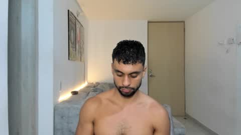 Snapshot of itsgeo1111 chatting on 11/19/25, 01:05 CALL ME GEO online show from 11/19/25, 01:05