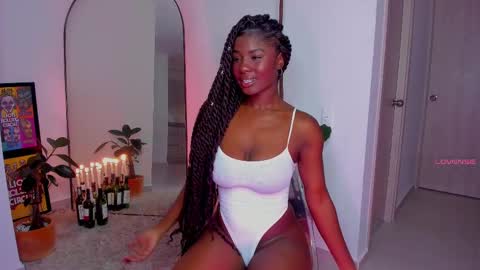 Snapshot of itslau_ chatting on 02/14/25, 08:10 lau online show from 02/14/25, 08:10