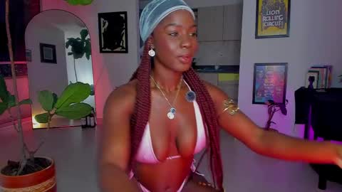 Snapshot of itslau_ chatting on 04/05/26, 12:41 lau online show from 04/05/26, 12:41