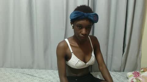 Laynne online show from 10/09/25, 09:29