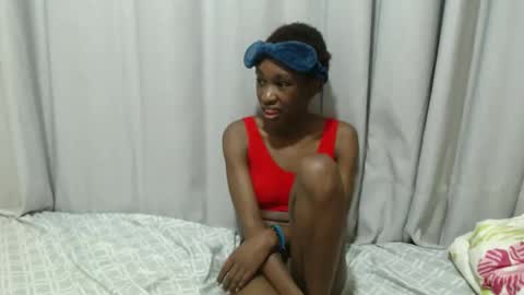 Laynne online show from 10/22/25, 02:06