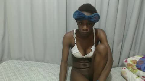 Laynne online show from 11/09/25, 07:50