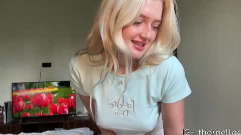 Snapshot of itslunaaaaa chatting on 04/10/26, 06:07 Luna online show from 04/10/26, 06:07