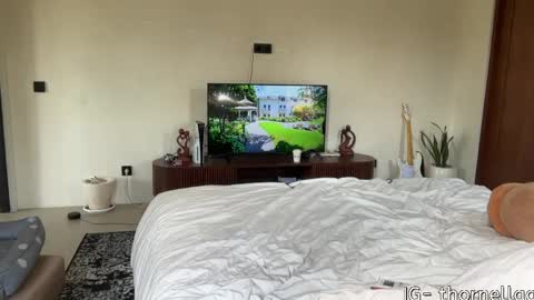 Snapshot of itslunaaaaa chatting on 04/11/26, 07:45 Luna online show from 04/11/26, 07:45