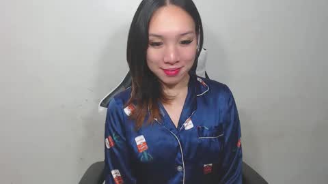 Snapshot of itsmehotqueen chatting on 10/06/25, 04:37 itsmehotqueen online show from 10/06/25, 04:37