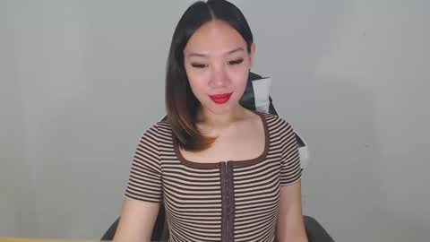 Snapshot of itsmehotqueen chatting on 10/23/25, 11:03 itsmehotqueen online show from 10/23/25, 11:03