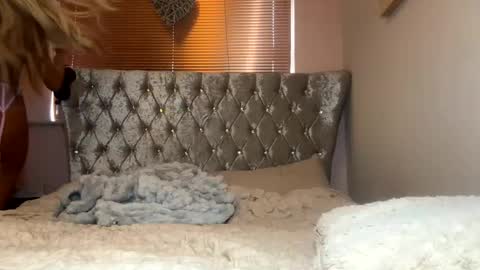 Snapshot of itsmelolax chatting on 12/23/24, 02:17 Lola online show from 12/23/24, 02:17