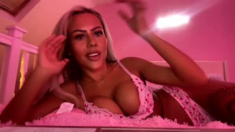 Snapshot of itsmelolax chatting on 01/31/25, 05:42 Lola online show from 01/31/25, 05:42