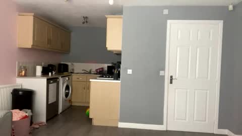 Snapshot of itsmelolax chatting on 09/19/25, 01:12 Lola online show from 09/19/25, 01:12