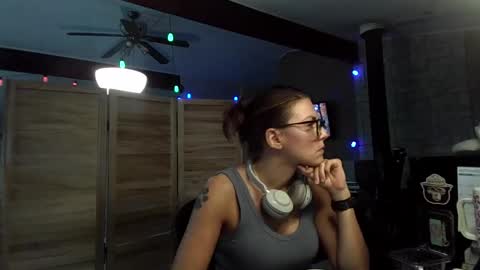 ItsMeSophie X online show from 09/25/25, 04:00